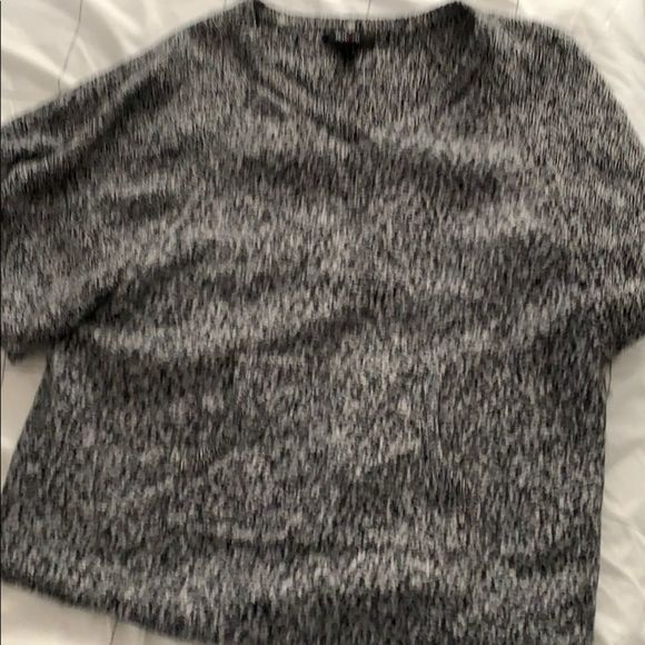 Black and white poncho sweater - Picture 2 of 3